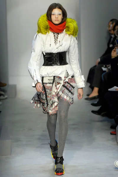 Look 16